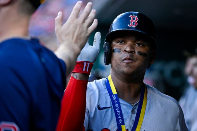 3루수 포지션을 두고 구단과 신경전을 벌였던 라파엘 데버스가 지명타자로 출전하는 것에 대해 동의했다. 사진은 2024시즌 보스턴 레드삭스에서 활약한 라파엘 데버스의 모습. /사진=로이터