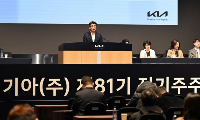 송호성 기아 사장이 14일 서울 서초구 엘타워에서 열린 제81기 정기 주주총회를 진행했다. /사진=기아 