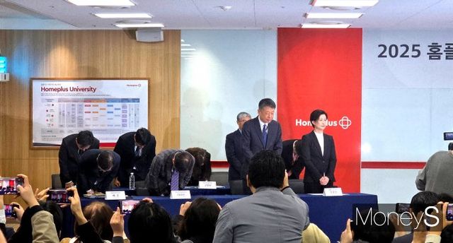  홈플러스는 14일 서울시 강서구 소재 홈플러스 본사에서 진행한 기자간담회에서 최근 기업회생으로 불편을 겪고 있는모든 관계자들에게 사과하고 모든 채권을 변제하겠다고 약속했다./사진=황정원 기자