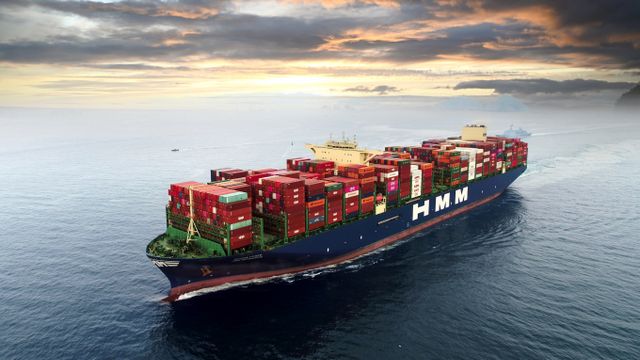 HMM이 '선박용 3D프린팅 시스템'의 실증을 국내 최초로 진행한다. 사진은 HMM 컨테이너선. /사진=HMM