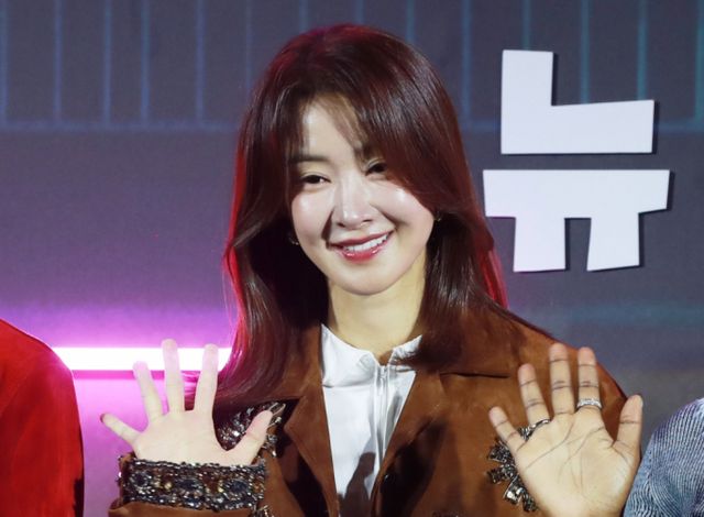 배우 이시영(42)이 결혼 8년 만에 이혼 소식을 전했다. 배우 이시영이 14일 오후 서울 CGV용산아이파크몰에서 진행된 넷플릭스 예능 '좀비버스 : 뉴 블러드' 제작발표회에 참석한 배우 이시영. /사진=스타뉴스