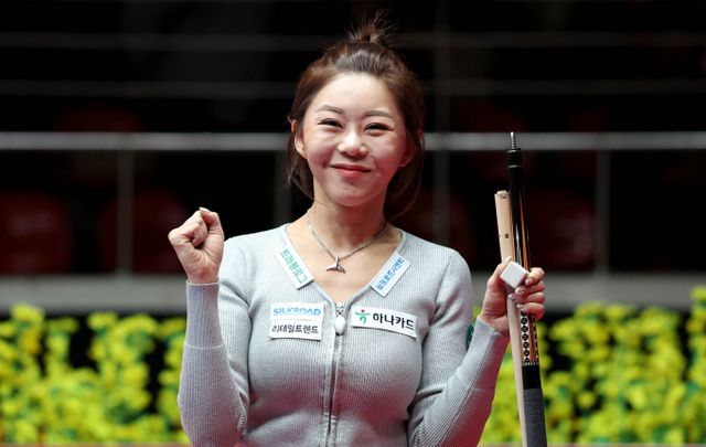 김가영이 스롱 피아비을 꺾고 결승전에 진출했다. 사진은 17일 제주 한라체육관에서 열리는 'SK렌터카 제주특별자치도 PBA-LPBA 월드 챔피언십 2025' 결승전에 진출한 여자부 김가영의 모습. /사진=프로당구협회(PBA) 제공