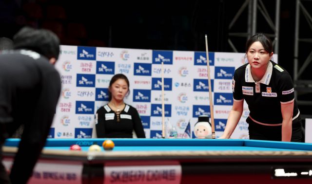 김민아가 김가영에 패하며 준우승을 차지했다. 사진은 17일 제주 한라체육관에서 열린 'SK렌터카 제주특별자치도 PBA-LPBA 월드 챔피언십 2025'결승전에서 출전한 김민아의 모습. /사진=프로당구협회(PBA) 제공