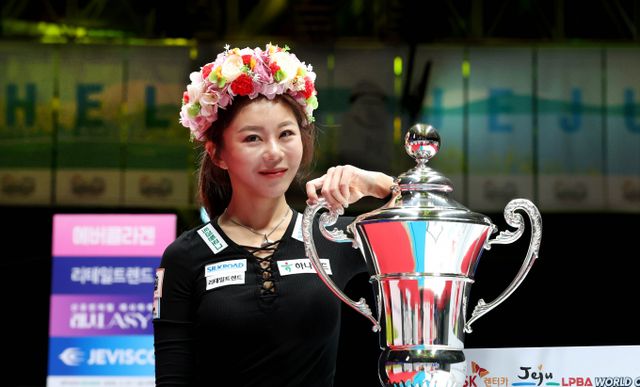 김가영이 7회 연속 우승과 월드챔피언십 3회 우승이라는 대업을 이뤘다. 사진은 17일 제주 한라체육관에서 열린 'SK렌터카 제주특별자치도 PBA-LPBA 월드 챔피언십 2025'결승전에서 우승을 차지한 김가영의 모습. /사진=프로당구협회(PBA) 제공