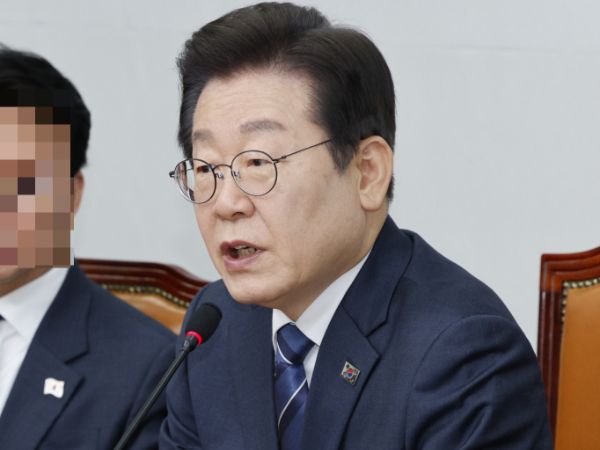 여야 차기 대선 주자 적합도 조사에서 이재명 더불어민주당 대표가 가장 앞섰다. 사진은 이재명 더불어민주당 대표가 17일 오전 서울 여의도 국회에서 열린 최고위원회의에 참석해 모두 발언하고 있는 모습. /사진=뉴스1