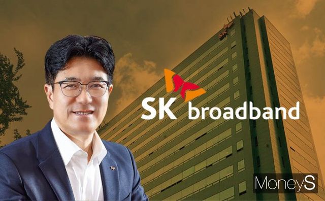 SK브로드밴드가 전사적인 인공지능(AI) 역량을 강화하고 기업·소비자 거래(B2C)와 기업의 거래(B2B) 부문에 AI 기술을 도입해 'AI Company'로의 전환을 추진한다. 그래픽은 박진효 SK브로드밴드 대표와 을지로 소재 사옥 이미지. /그래픽=김은옥 기자(머니S)