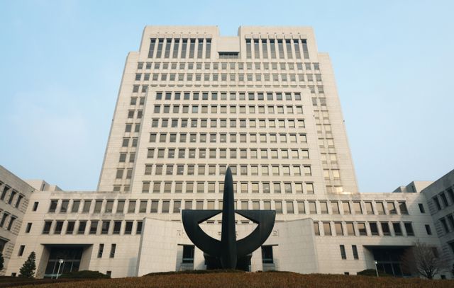 국가보안법 위반 혐의를 받는 역사 담당 기간제 교사에게 징역형 집행유예가 확정됐다. 사진은 지난 1월 20일 대법원 모습. /사진=뉴스1