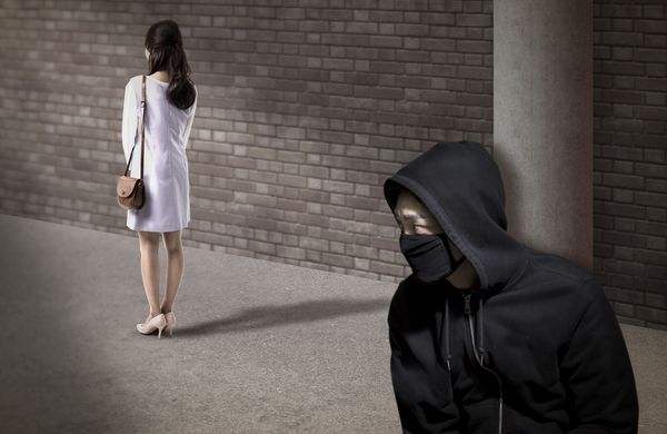 전 연인을 스토킹해 법원으로부터 잠정조치 처분을 받자 1원씩 송금하는 식으로 연락을 취한 혐의를 받는 20대에게 검찰이 실형을 선고했다. 사진은 기사와 관련 없는 삽화. /사진=이미지투데이