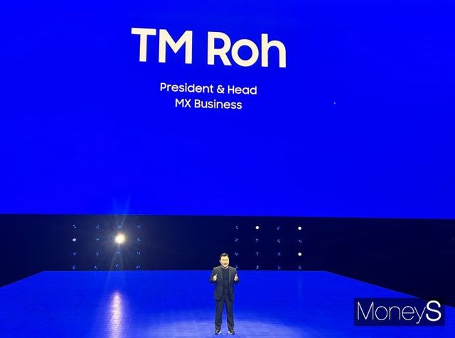 노태문 삼성전자 모바일경험(MX) 사업부장이 AI 기술 경쟁력을 바탕으로 '0%대'에 머물러 있는 중국 스마트폰 시장의 점유율을 확대하겠다는 의지를 알렸다. 사진은 지난 1월 미국 새너제이에서 노태문 삼성전자 MX 사업부장이 ‘삼성 갤럭시 언팩 2025’ 행사를 진행하던 모습. /사진=김성아 기자