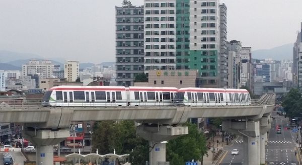 경기 의정부경전철 운행이 중단돼 출근길 시민들이 큰 불편을 겪었다. 사진은 의정부경전철. /사진=뉴시스(의정부시 제공)