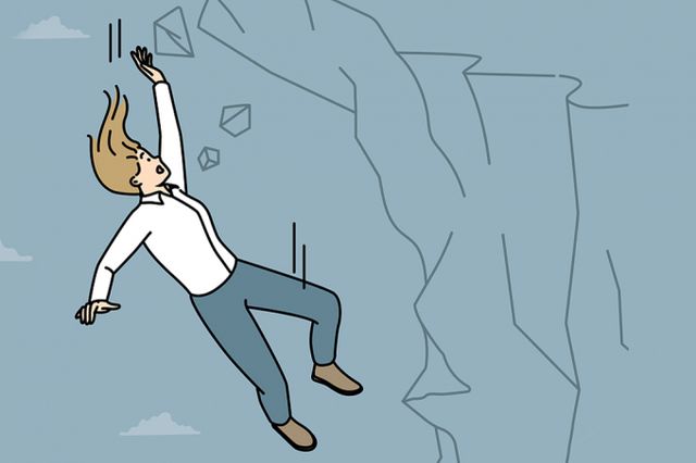 이른 새벽 뒷산에서 산책을 하던 80대 여성이 30m 아래로 굴러떨어졌지만 극적으로 구조됐다.사진은 기사내용과 무관함. /사진=이미지투데이