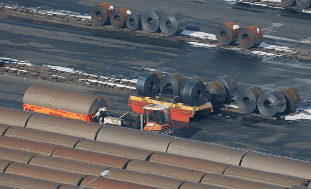 타이완 재정부 관무서가 한국과 중국 스테인리스강 냉연제품에 반덤핑 관세를 5년 연장하겠다고 밝혔다. 사진은 지난달 11일 경기 평택시 포승읍 평택항 수출 야적장에 철강 제품이 쌓여 있는 모습. /사진=뉴스1