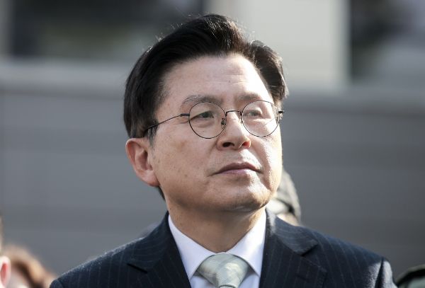 황교안 전 국무총리가 서울서부지법 난동 사태 가담자들의 첫 공판에 변호인으로 참석했다. 사진은 황교안 전 국무총리가 대한민국 수호위한 123명의 기독교인 릴레이 삭발식에 참석한 모습. /사진=뉴시스