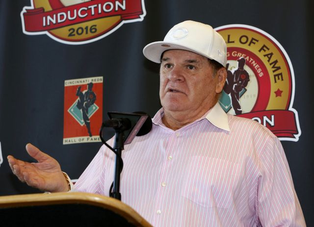 도널드 트럼프 미국 대통령이 스포츠 도박으로 MLB에서 영구 제명된 고(故) 피트 로즈를 사면하겠다는 의지를 드러냈다. 사진은 생전 피트 로즈의 모습. /사진=로이터