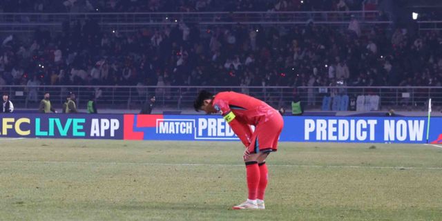 축구대표팀 주장 손흥민이 오만전 무승부에 아쉬움을 토로했다. 사진은 지난 20일 경기 고양종합운동장에서 열린 2026 북중미월드컵 아시아지역 3차 예선 B조 7차전 한국과 오만 경기를 마친 후 그라운드에 남아있는 손흥민의 모습. /사진=뉴시스