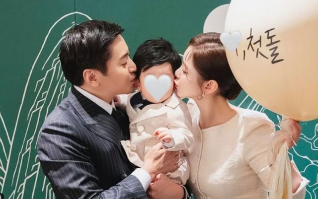 그룹 신화의 멤버 에릭과 배우 나혜미 부부가 둘째 아들을 품에 안았다. /사진=나혜미 인스타그램