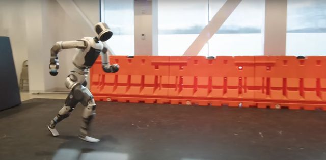 현대자동차그룹 로봇 전문 계열사 보스턴다이나믹스가 AI 강화학습을 적용한 휴머노이드 로봇 아틀라스의 새로운 8개 동작 시연 영상을 공개했다. /사진=현대자동차그룹