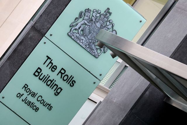 자신의 어머니와 동생 2명을 살해하고 인근 학교에 총기 난사를 계획한 영국 10대 소년이 징역 49년형을 받았다. 사진은 지난 1월21일 영국 런던 고등법원 전경. /사진=로이터