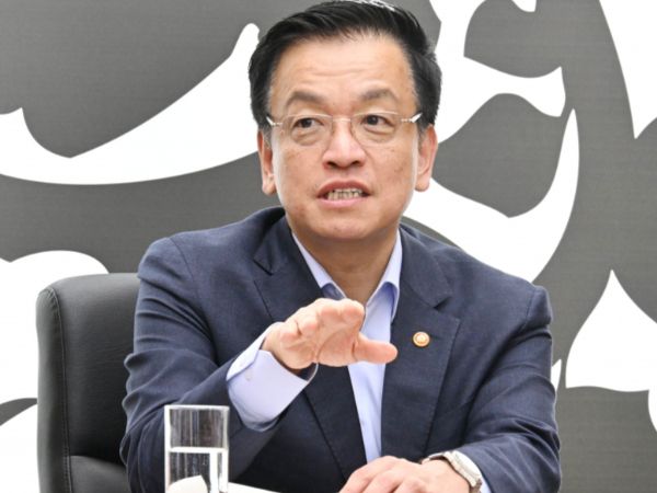 최상목 대통령 권한대행 부총리 겸 기획재정부 장관이 자진사퇴설을 부인했다. 사진은 최 권한대행이 20일 경북 경주화백컨벤션센터(HICO)에서 열린 32차 아시아태평양경제협력체(APEC) 정상회의 준비 상황 점검 회의에서 발언하는 모습. /사진=뉴시스(기재부 제공)