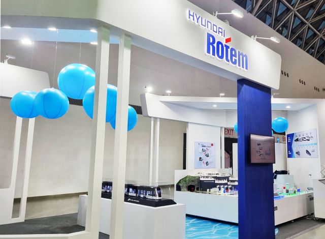 현대로템이 대만에서 열리는 '2025 스마트 시티 서밋&엑스포'에 참가한다. 사진은 '2025 스마트 시티 서밋&엑스포의 현대로템 전시관. /사진=현대로템