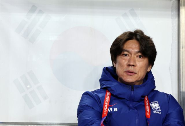 홍명보 축구대표팀 감독이 오만전 경기력에 대한 아쉬운 마음을 숨기지 못했다. 사진은 지난 20일 경기 고양종합운동장에서 열린 2026 북중미월드컵 아시아지역 3차 예선 B조 7차전 한국과 오만 경기를 앞두고 있는 홍명보 축구대표팀 감독의 모습. /사진=뉴스1