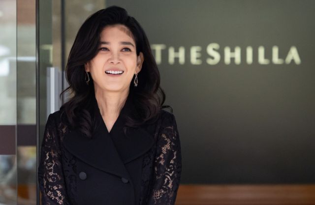 이부진 호텔신라 대표이사 사장이 업의 본질에 집중해 수익력을 회복하겠다고 밝혔다. 이 사장이 20일 오전 서울 중구 호텔신라 장충사옥에서 열린 정기 주주총회를 마친 뒤 건물을 나서고 있다. /사진=뉴시스