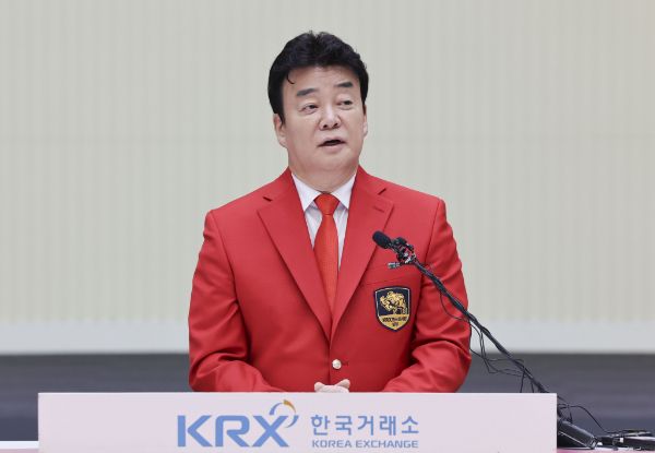 백종원 더본코리아 대표는 지난해 8억원대 연봉을 수령했다. 사진은 백종원 더본 코리아 대표가 더본 코리아 상장식에 참석한 모습. /사진=뉴스1