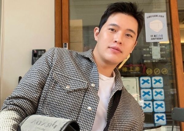 배우 유아인과 대마를 함께 흡연 혐의로 벌금형을 받은 유튜버 헤어몬이 복귀했다. 사진은 유튜버 헤어몬의 모습. /사진=헤어몬 인스타그램 캡처