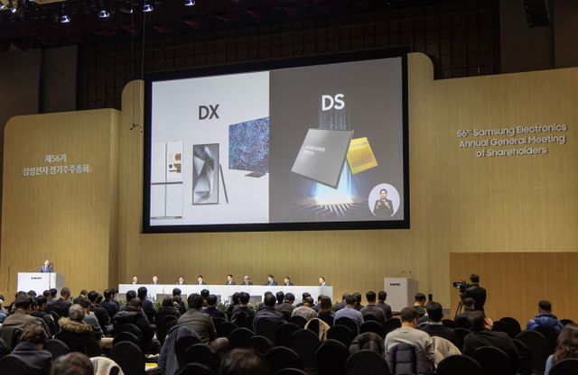삼성전자가 외부 협업에 힘쓰며 기술 경쟁력 강화에 나섰다. 사진은 지난 19일 경기도 수원시 수원컨벤션센터에서 열린 제56기 삼성전자 정기 주주총회. /사진=삼성전자