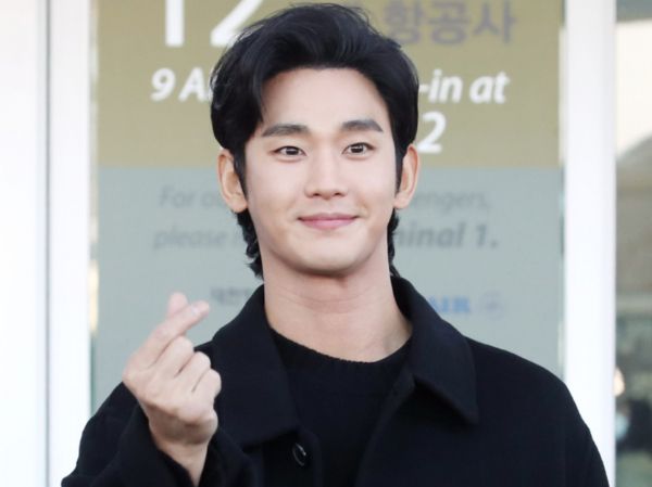 배우 김수현이 사생활 논란으로 활동을 잠정 중단한 가운데 논란 이후 첫 공식석상으로 타이완 팬미팅에 참석한다. 사진은 배우 김수현이 이탈리아 밀라노에서 진행되는 'PRADA FW25 UOMO FASHION SHOW' 참석 차 지난 1월17일 오전 인천국제공항을 통해 출국하고 있는 모습. /사진=스타뉴스