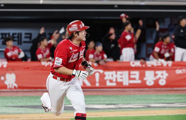 500홈런 달성을 앞둔 최정 등 KBO리그 선수들이 다양한 기록에 도전한다. 사진은 2024시즌 SSG랜더스에서 활약한 최정의 모습. /사진=뉴스1