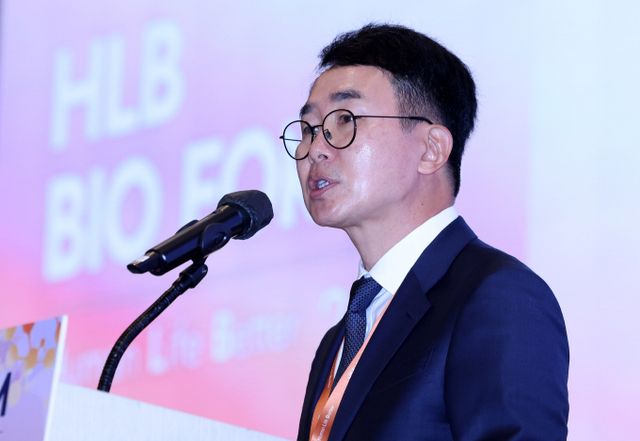 오는 31일 예정된 HLB 정기 주주총회가 주목된다. 사진은 지난해 5월 HLB 바이오포럼에 참석한 진양곤 HLB 회장. /사진=뉴시스
