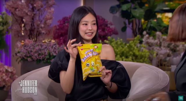 제니퍼 허드슨 쇼에 출연한 제니가 바나나킥을 소개하고 있다./사진출처=제니퍼 허드슨 쇼 캡쳐