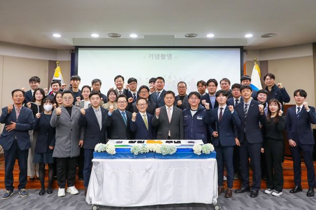 지난 3월21일 공항철도 본사에서 진행된 창립 24주년 기념식 행사(앞에서 첫 번째 줄, 오른쪽에서 여섯 번째 박대수 사장) /사진 제공=공항철도