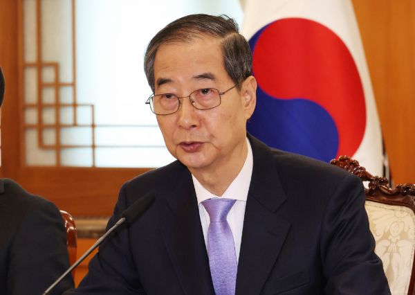 탄핵 기각으로 직무에 복귀한 한덕수 대통령 권한대행 국무총리가 대국민담화문을 발표했다. 사진은 한덕수 대통령 권한대행 국무총리가 24일 정부서울청사에서 열린 국무위원간담회에서 발언하는 모습. /사진=뉴시스