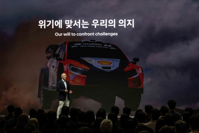 현대자동차가 2027년 창립 60주년을 앞두고 그룹 차원의 '사사(社史)' 편찬 TF를 구성한다. 지난 1월6일 현대차그룹 2025년 신년회에서 그룹 임직원들에게 새해메시지를 전하고 있는 정의선 회장. /사진=현대차그룹