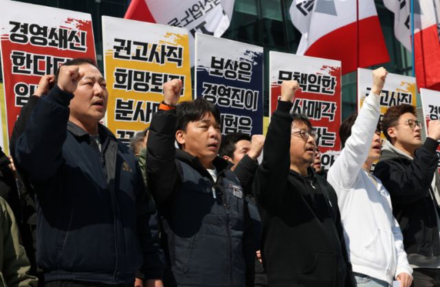 카카오 노조가 지난 19일 경기 성남시 분당구 카카오 판교아지트 정문 앞에서 포털 '다음' 서비스를 담당하는 사내독립기업(CIC)의 별도 법인 분사 반대 기자회견을 하고 있다. /사진=뉴스1