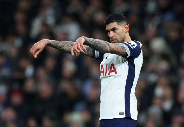 토트넘 홋스퍼 부주장 크리스티안 로메로가 아르헨티나 매체와의 인터뷰에서 소속팀 의료진을 비난했다. 사진은 2024-25시즌 토트넘 홋스퍼에서 활약한 크리스티안 로메로의 모습. /사진=로이터