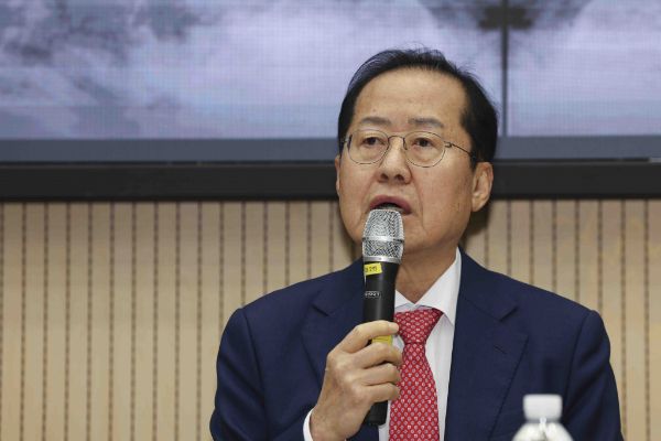 홍준표 대구시장이 윤석열 대통령 탄핵이 인용되면 조기 대선에 출마하겠다고 말했다. 사진은 홍 시장이 강연하는 모습. /사진=뉴시스