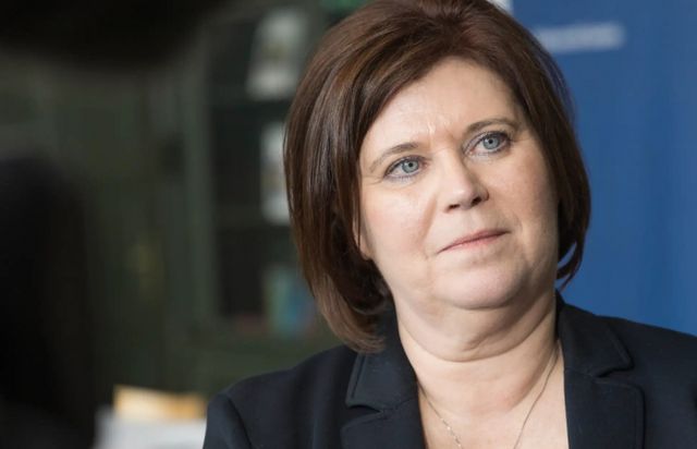 아이슬란드 아동·교육부 장관이 36년 전 15살 소년 사이에서 출산한 사실이 언론에 보도되자 사임하겠다고 밝혔다. 사진은 아이슬란드 공영방송 RUV에서 보도한 아틸두르 로아 토르스도티르 전 아동·교육부 장관의 모습. /사진=RUV 홈페이지 캡처