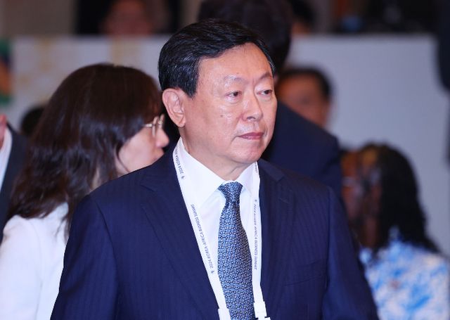 신동빈 롯데그룹 회장이 5년 만에 롯데쇼핑 사내이사에 복귀했다. 신 회장이 지난해 6월5일 서울 중구 롯데호텔에서 열린 2024 한-아프리카 비즈니스 서밋에 참석하고 있다. /사진=뉴시스