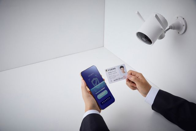 과학기술정보통신부는 보이스피싱 등 금융 범죄를 예방하고, 신뢰할 수 있는 신원확인 체계 구축을 위해 신분증 사진 진위확인 서비스를 시행한다고 24일 밝혔다. 사진은 이해를 돕기 위한 자료 사진. /사진=이미지투데이