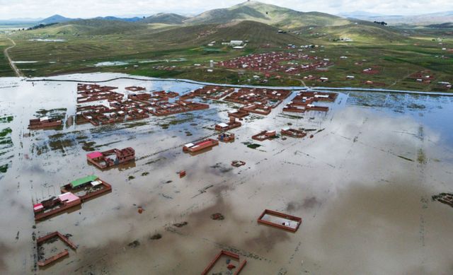 극심한 폭우로 남미 볼리비아의 90개 도시가 재난 지역으로 선포됐다. 사진은 지난 15일 볼리비아 비아차에서 심한 폭우로 인해 주택, 농작물, 가축에 심각한 피해를 입은 모습. /사진=로이터