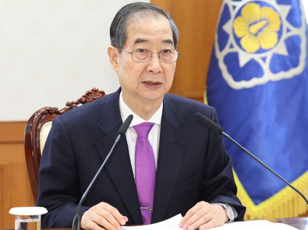 한덕수 대통령 권한대행 국무총리가 서울 종로구 정부서울청사에서 긴급 통상관계장관 간담회를 열었다. 사진은 한 권한대행이 25일 정부서울청사에서 열린 치안관계 장관회의를 주재하는 모습. /사진=뉴시스