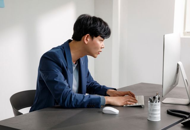 거북목 증후군의 증상과 치료방법이 주목된다. 사진은 기사 내용과 무관함. /사진=이미지투데이 