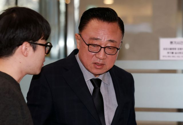 고동진 국민의힘 의원이 25일 서울 강남구 삼성서울병원 장례식장에 마련된 한종희 삼성전자 대표이사 부회장의 빈소를 방문하고 있다. / 사진=뉴시스 홍효식 기자