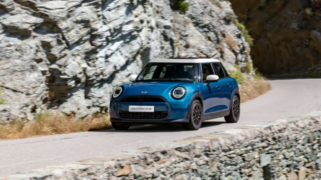 MINI 코리아가 '뉴 MINI 쿠퍼 C 5-도어' 2종을 국내시장에 선보인다. /사진=MINI 코리아