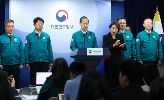 한덕수 대통령 권한대행 국무총리가 26일 정부서울청사에서 산불 예방 관련 대국민담화를 하고 있다. /사진=뉴시스