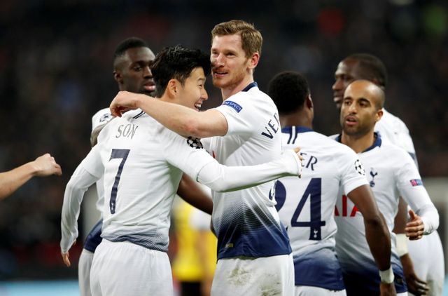 과거 손흥민과 함께 활약한 얀 베르통언이 현역 은퇴를 선언했다. 사진은 토트넘 홋스퍼에서 활약했던 손흥민(왼쪽)과 얀 베르통언의 모습. /사진=로이터 