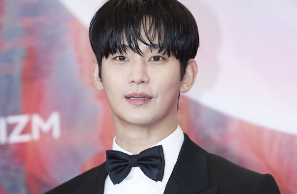 배우 김수현이 오는 30일로 예정된 타이완 팬 미팅을 취소했다. 사진은 배우 김수현이 행사에 참석한 모습. /사진=뉴스1